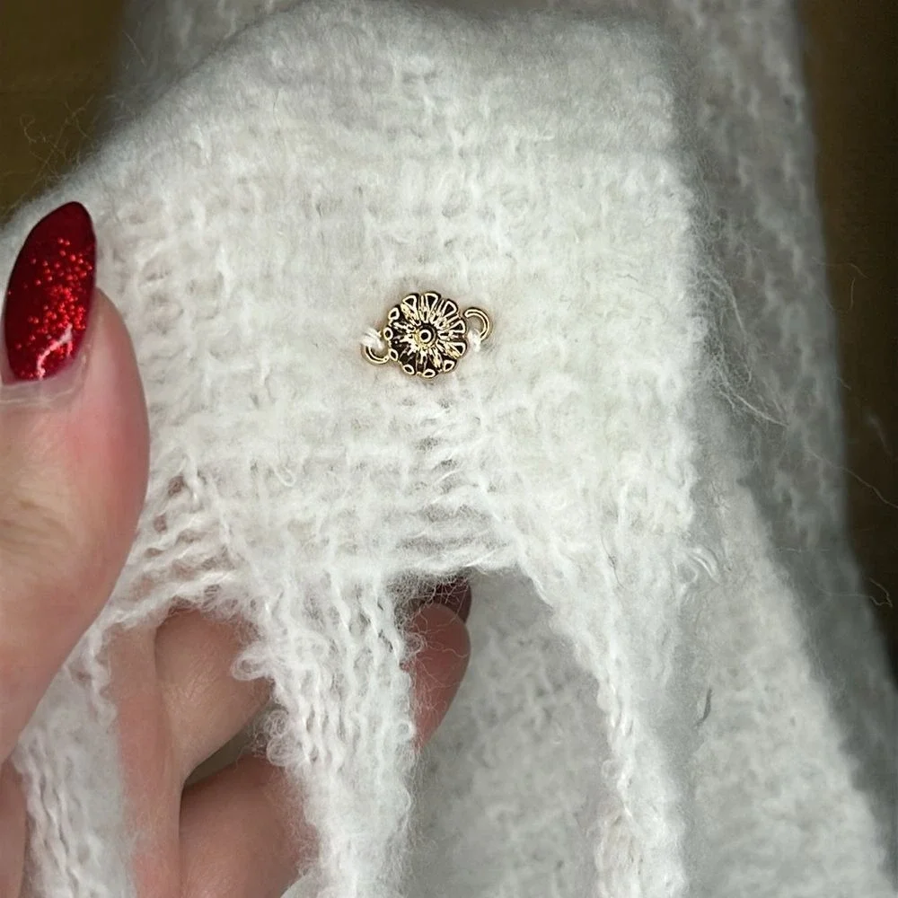 LC Lauren Conrad White Gray Ombre Striped Fuzzy Knit Fringe‎ Winter Chunky Scarf
